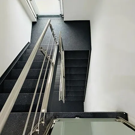 Moderne - Reihenmittelhaus - 4 Min Zur Hotel Monchengladbach