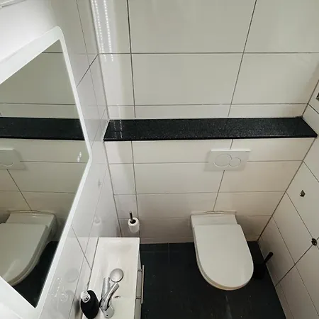 Moderne - Reihenmittelhaus - 4 Min Zur Hotel Monchengladbach