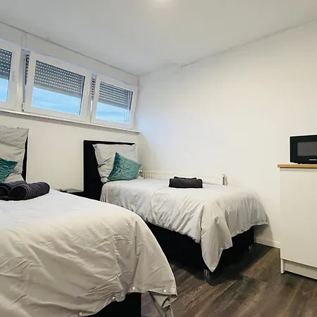 Moderne - Reihenmittelhaus - 4 Min Zur Hotel *