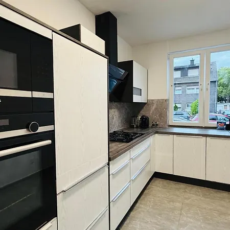 Moderne - Reihenmittelhaus - 4 Min Zur Hotel Monchengladbach