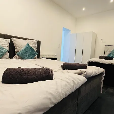 Moderne - Reihenmittelhaus - 4 Min Zur Hotel Monchengladbach