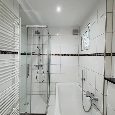 Moderne - Reihenmittelhaus - 4 Min Zur * Monchengladbach